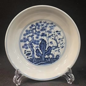 MING DYNASTY BLUE AND WHITE PINE, BAMBOO AND PLUM FIGURE PLATE