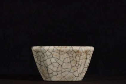 SONG DYNASTY GE KILN SQUARE CUP