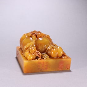 A QING DYNASTY TIANHUANG STONE PUMPKIN BUTTON SEAL