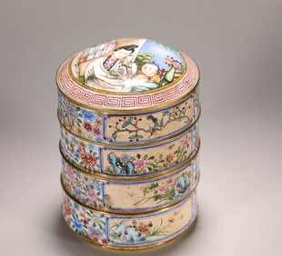 QING DYNASTY COPPER-BASED PAINTED ENAMEL LIDDED BOX