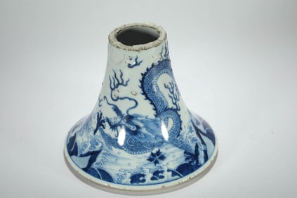 QING DYNASTY BLUE AND WHITE HIGH-FOOTED PLATE BOTTOM