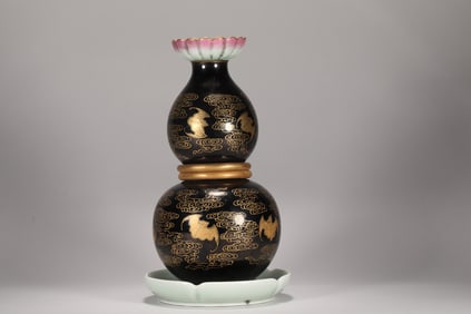 QING DYNASTY ROTATING GOURD BOTTLE