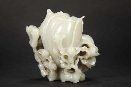 QING DYNASTY HETIAN JADE FLOWER VASE