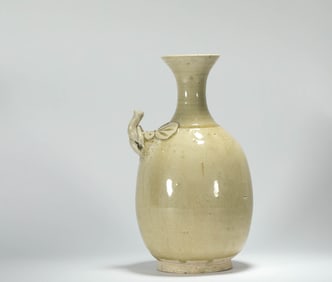 SUI DYNASTY QINGBAI PORCELAIN INCENSE BOTTLE WITH EARS