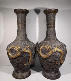 GILDED DRAGON VASE FROM THE QING DYNASTY