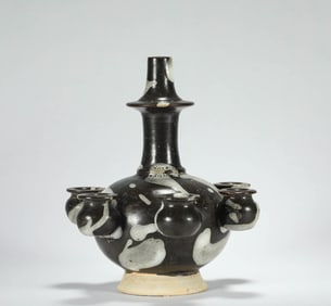 TANG DYNASTY LUSHAN HUAYAO SEVEN-HOLE VASE