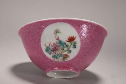 QING DYNASTY ROUGE RED ENGRAVED FAMILLE ROSE FLOWER BOWL