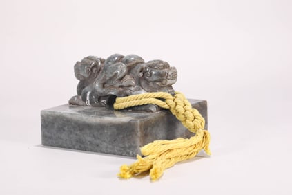 QING DYNASTY HETIAN JADE DOUBLE DRAGON SEAL