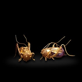 Qing Dynasty Pair of pure gold-mounted tourmaline ornaments in the shape of katydids
