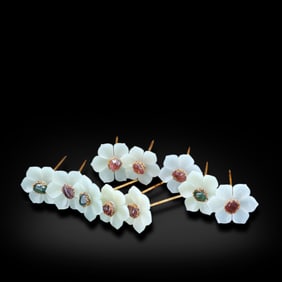 Qing Dynasty Set of white jade hairpins inlaid with tourmaline, shaped like flowers