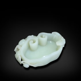 Qing Dynasty Hetian white jade water pot carved in ganoderma shape with chi-dragon
