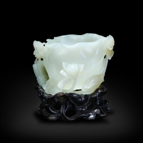 Qing Dynasty Hetian white jade cup in the shape of a lotus flower