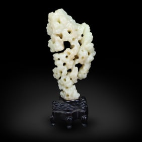 Qing Dynasty Hetian jade ornament imitating Taihu stone rockery