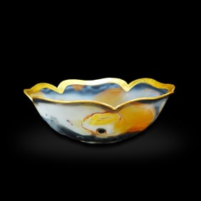 Liao Dynasty Agate bowl with gilt petal-shaped rim