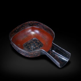 Han Dynasty Lacquered yi (water vessel) with bird