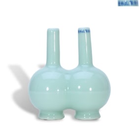 Qing Yongzheng period Powder blue glaze double-connected bottle
