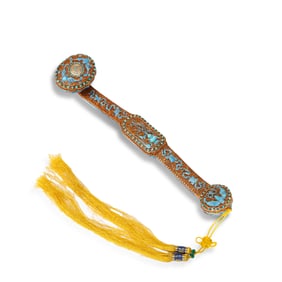 Qing Dynasty Gilt filigree ruyi scepter with kingfisher feather inlay and turquoise, decorated with