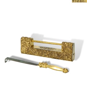Ming Wanli period Large gilt-bronze lock with the pattern of two dragons playing with a pearl