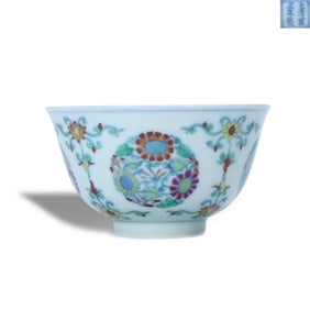 Qing Yongzheng period a Doucai cup with round chrysanthemum patterns