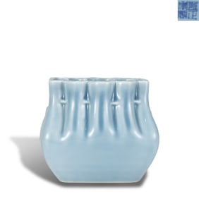 Qing Dynasty Yongzheng period Sky-blue glaze leather-shaped jar