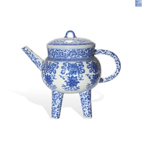 Qing Qianlong Blue - and - White Covered He with Lotus - held Eight Auspicious Symbols Pattern