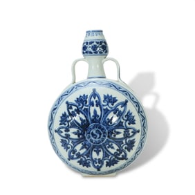 Ming Dynasty Xuande period Blue-and-white flattened gourd-shaped flask with ribbon handles,