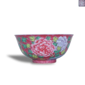 Kangxi period, Qing Dynasty Imperial-made enameled bowl with flower patterns on carmine ground