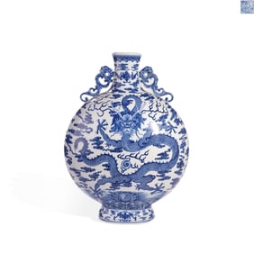 Qing Dynasty Qianlong Period Blue and White Cloud Dragon Pattern Moon-Embracing Vase