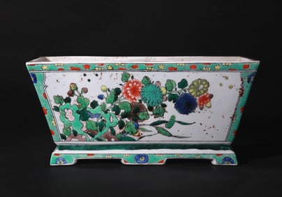 A FIVE-COLOR FLOWER-PATTERNED BASIN FROM THE QING DYNASTY