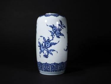 A QING DYNASTY BLUE AND WHITE FLOWER-PATTERNED CYLINDRICAL VASE