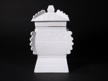 A WHITE GLAZED INCENSE BURNER FROM THE QING DYNASTY