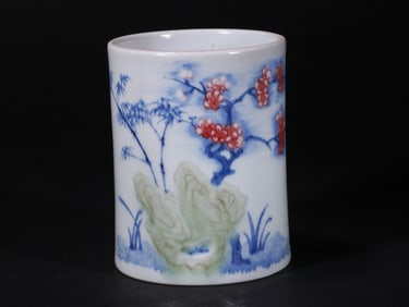 A MULTICOLORED FLOWER PEN HOLDER FROM THE QING DYNASTY