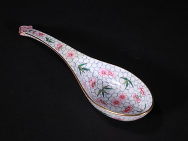 A PASTEL SOUP SPOON FROM THE QING DYNASTY