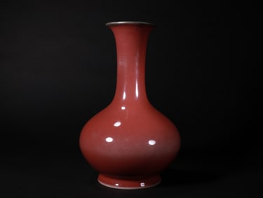 A RED GLAZED VASE FROM THE QING DYNASTY