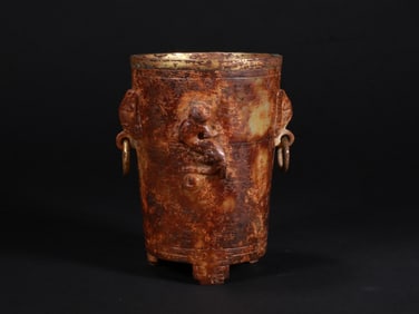 A JADE CUP IN THE SHAPE OF A BEAST FROM THE HAN DYNASTY