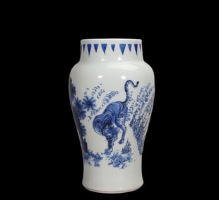A BLUE AND WHITE ANIMAL-PATTERNED JAR FROM THE MING DYNASTY