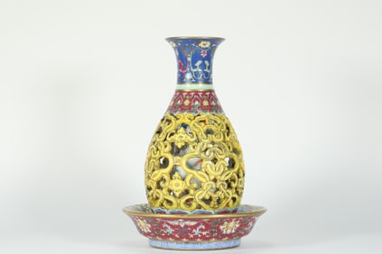 QING DYNASTY FAMILLE ROSE REVOLVING VASE