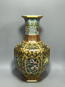 QING DYNASTY WOOD-GRAINED LOTUS HOLLOW HEXAGONAL VASE