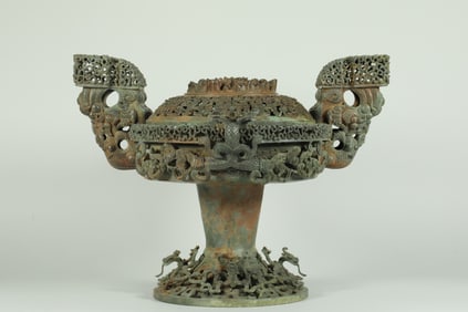 WARRING STATES BRONZE TRIPOD WITH DRAGON PATTERN