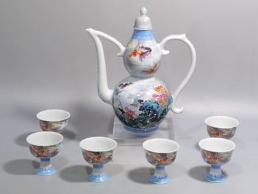 QING DYNASTY FAMILLE ROSE POT