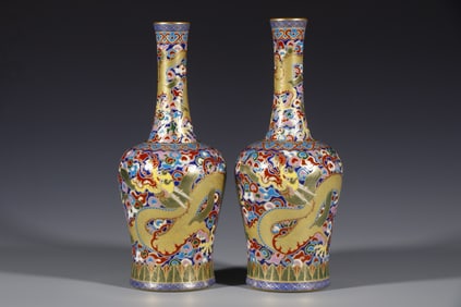 QING DYNASTY ENAMELED DRAGON-PATTERNED BELL-SHAPED VASE