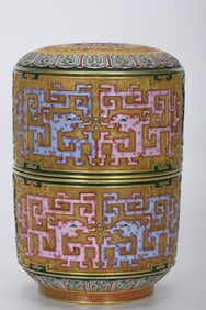 QING DYNASTY ENAMELED CARVED PORCELAIN LID BOX