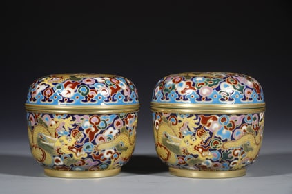 QING DYNASTY ENAMEL-PAINTED COVERED JAR