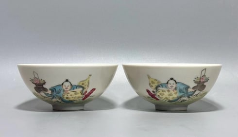QING DYNASTY FAMILLE ROSE FIGURE CUP