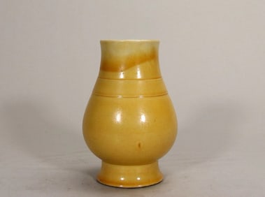 YELLOW-GLAZED PIPA ZUN, QING DYNASTY