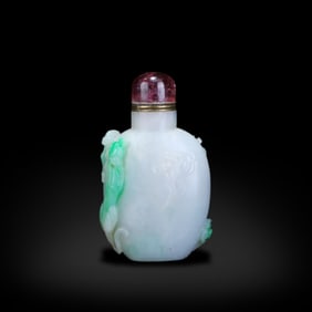 Qing Dynasty Jadeite snuff bottle carved with chi-dragon and cloud