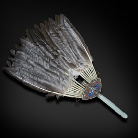 Qing Dynasty a goose-hair fan with the white stem and white jade inlaid on the inside.