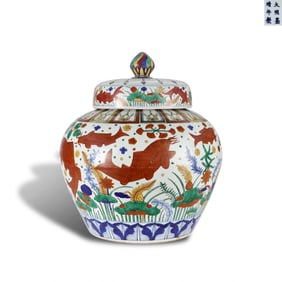 Ming Dynasty Jiajing period, Five-color covered jar with fish and algae patterns