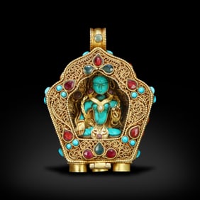 Qing Dynasty Silver-gilt gawu box inlaid with various treasures