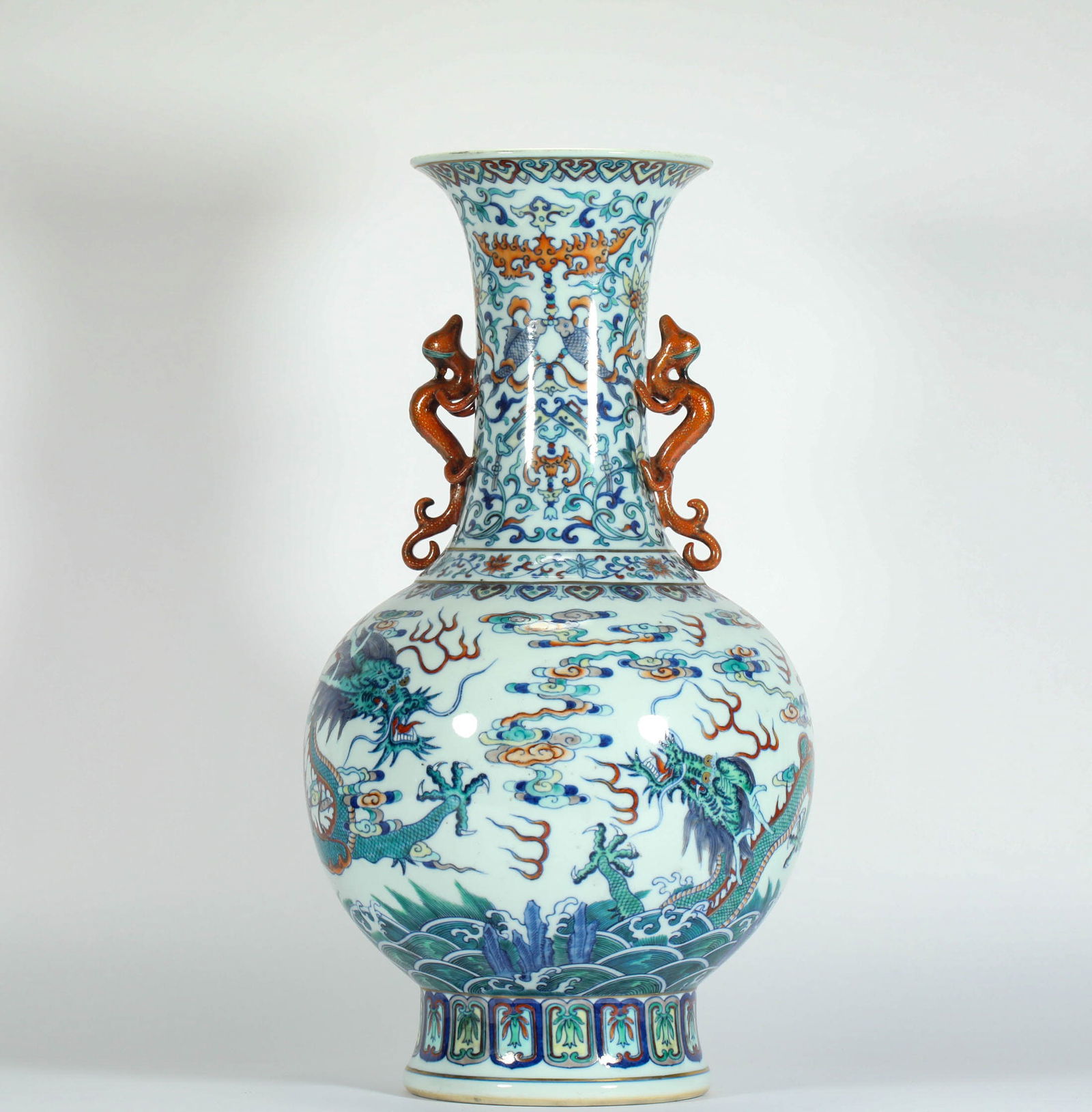 QING DYNASTY BLUE AND WHITE DOUCAI DOUBLE-EARED VASE WITH DOUBLE DRAGONS PLAYING WITH PEARLS